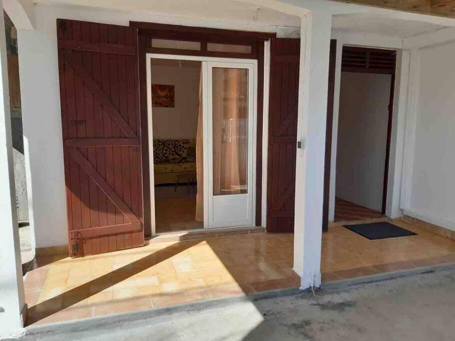 Appartement A Proximite De La Plage Du Bourg ! Sainte-Anne  Exterior photo